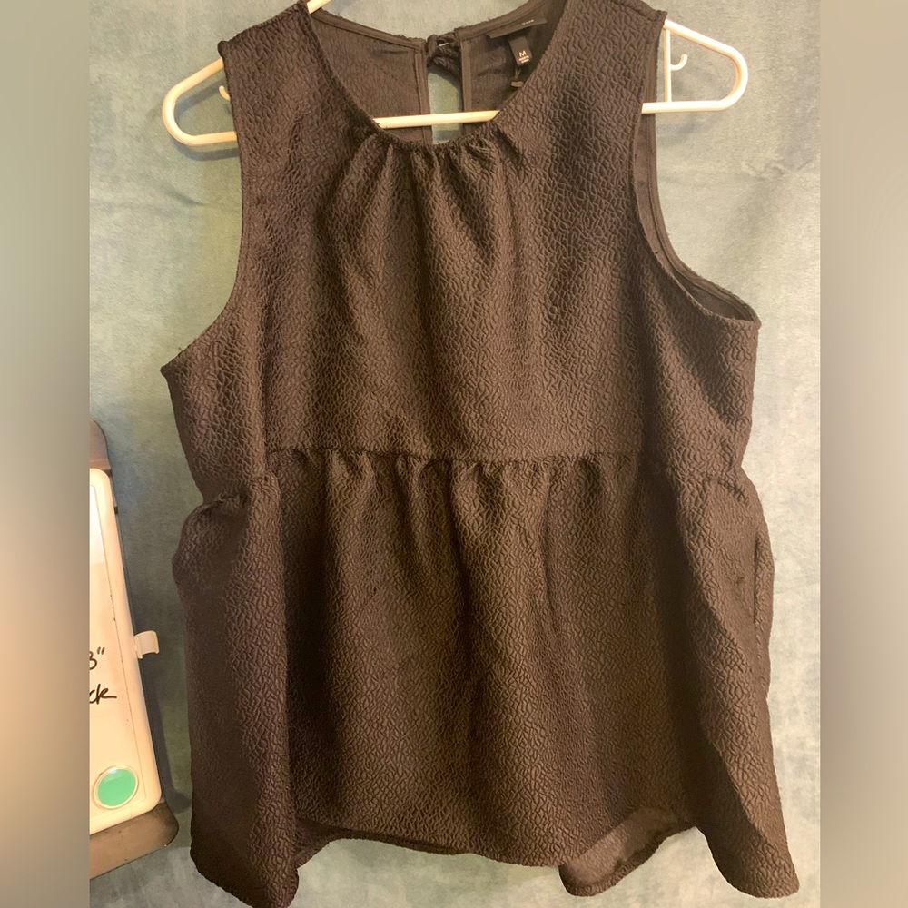 NWT Black sleeveless top with back keyhole and ties, Medium